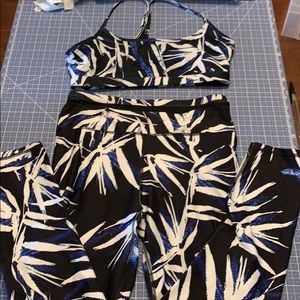 Fabletics Darby 7/8 legging w matching bra size M